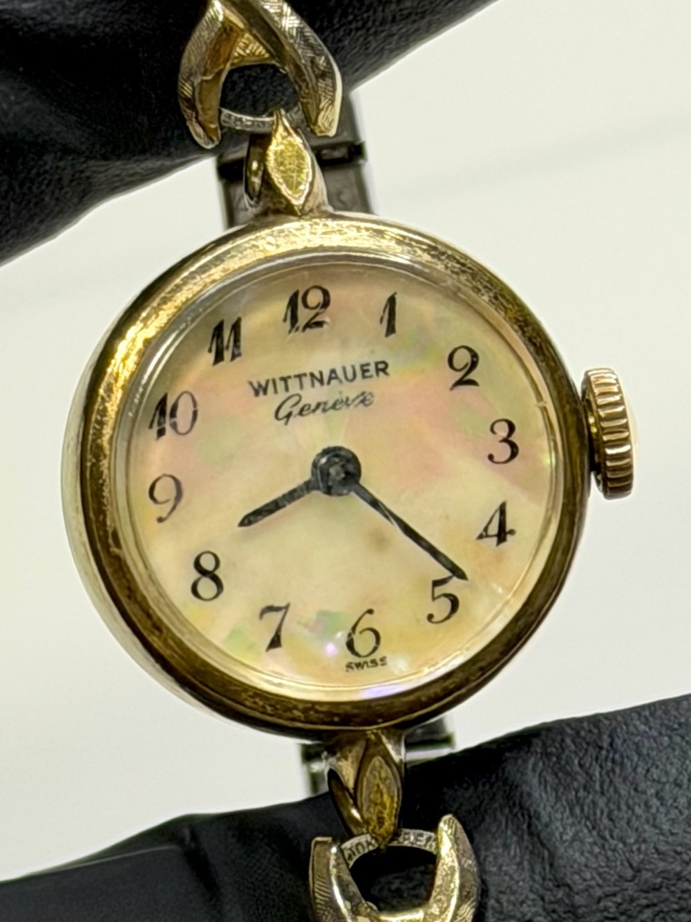 Wittnauer Genève 3041-6N70 Mechanical 1960’s MOP Dial Gold-Plated 19mm Watch